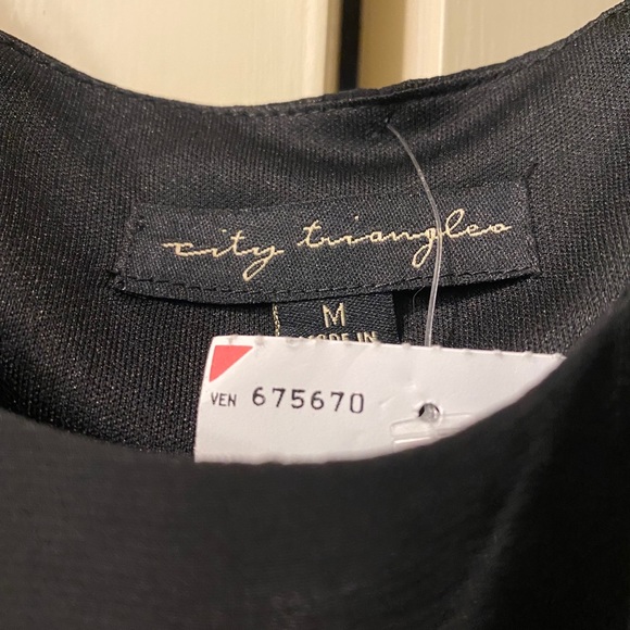 CITY TRIANGLES DRESS - Picture 2 of 3